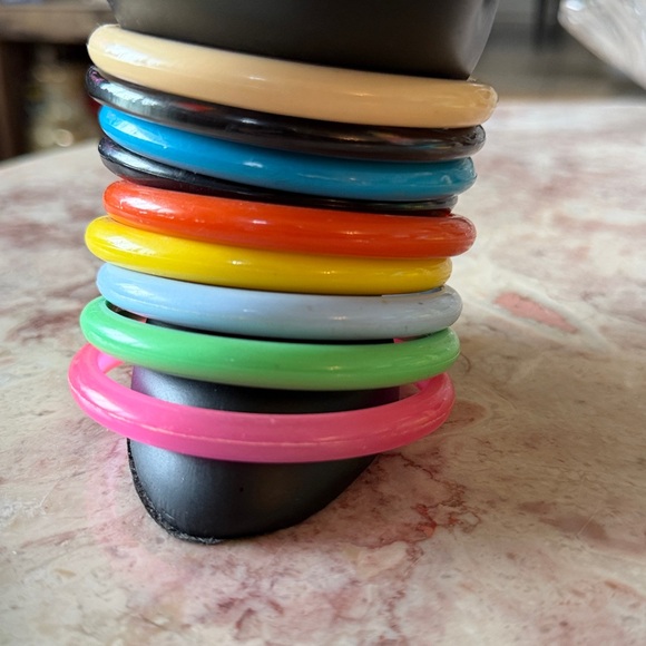 EUC~Set Of 9 Woman’s Vintage Acrylic Colorful Bangle Bracelet Set - Picture 2 of 16